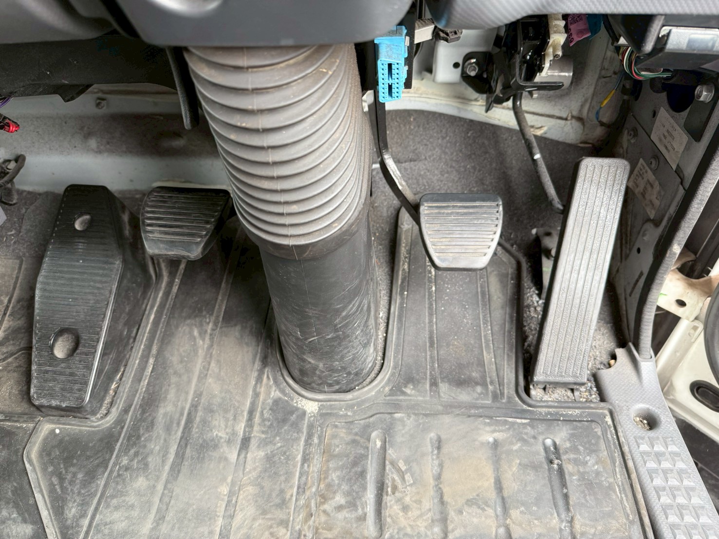 いすゞ 中型ワイド  アルミウィング 2RG-FRR90T2