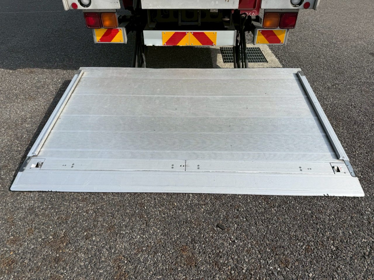 いすゞ 中型ワイド  アルミウィング 2RG-FRR90T2