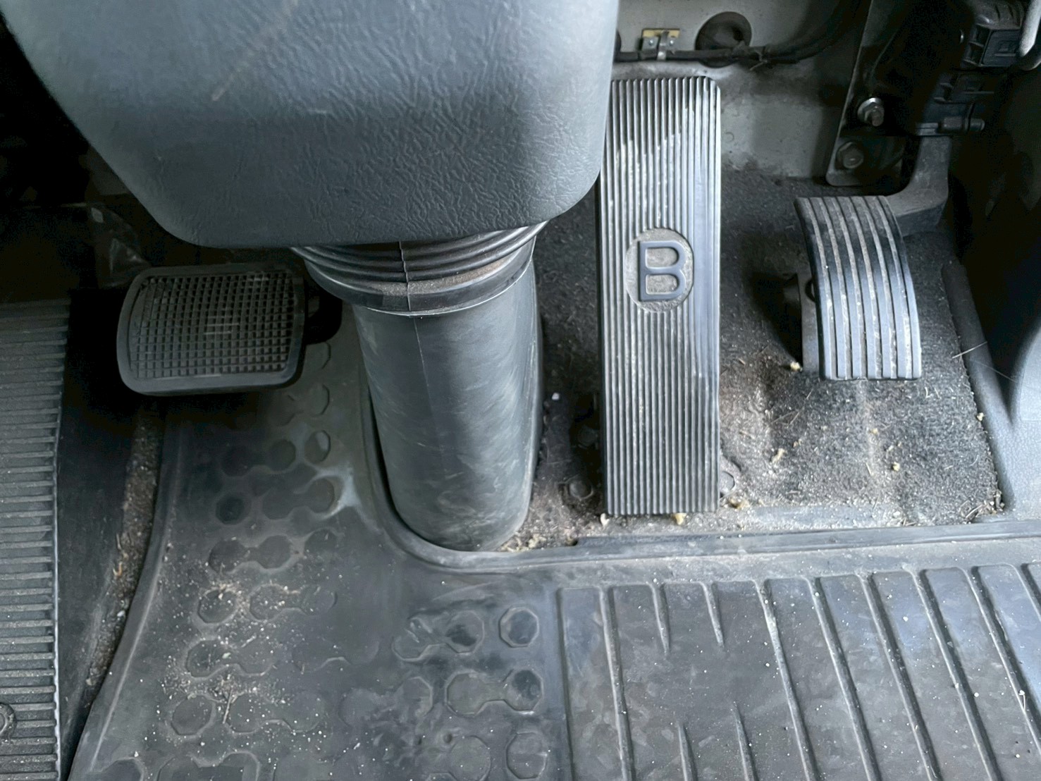 三菱 中型増トンワイド  平ボディ LKG-FK65FZ