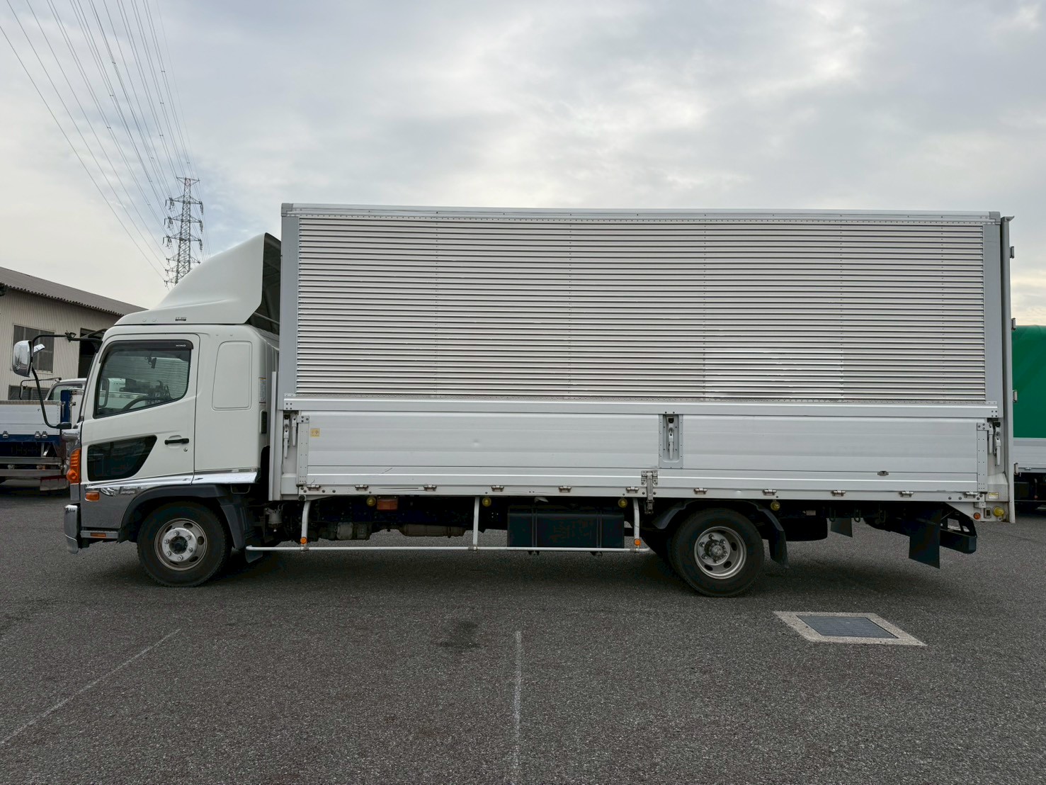 日野 中型ワイド  アルミウィング SKG-FD9JLAA