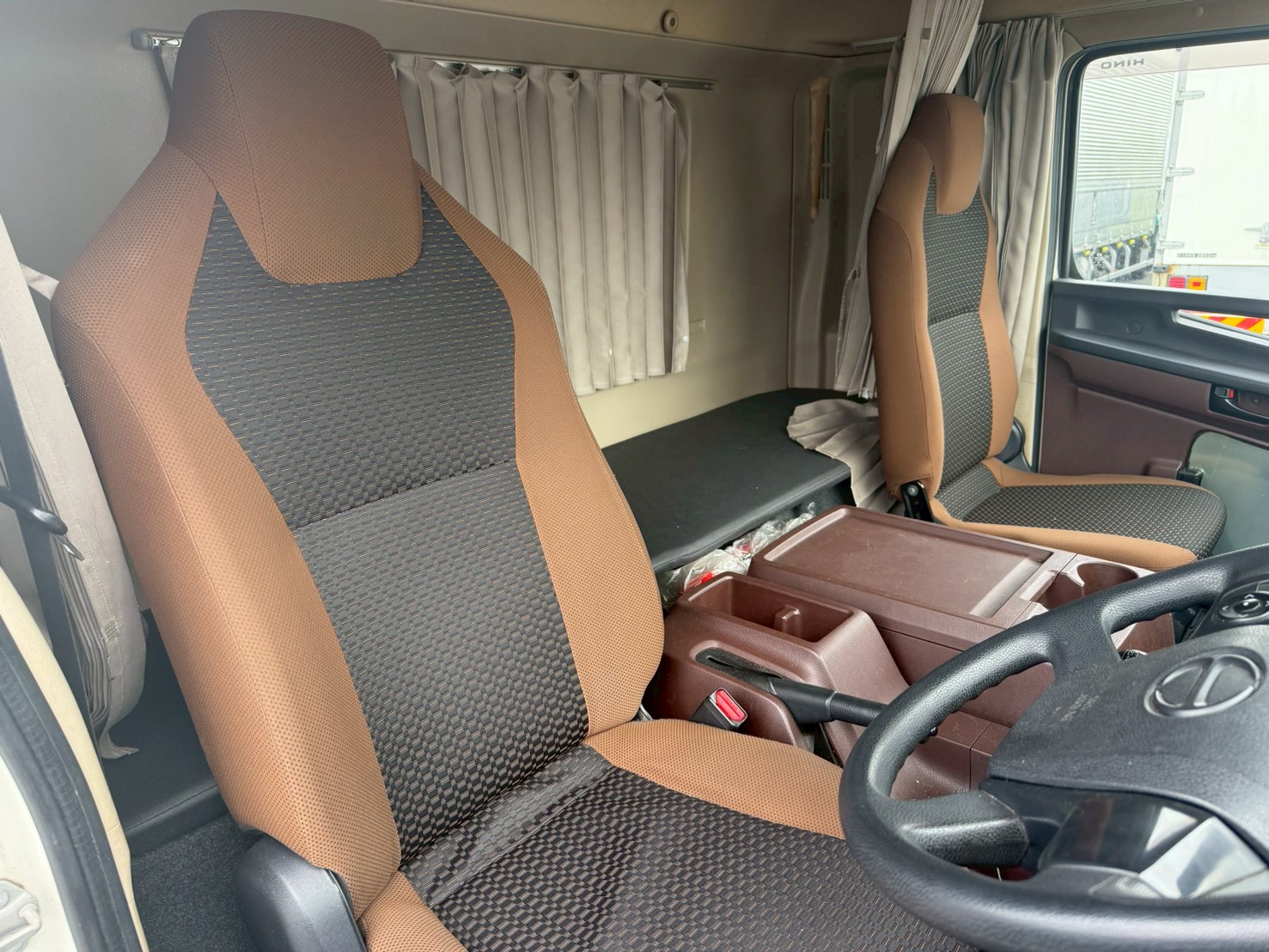 日野 中型ワイド  アルミウィング 2KG-FD2ABA