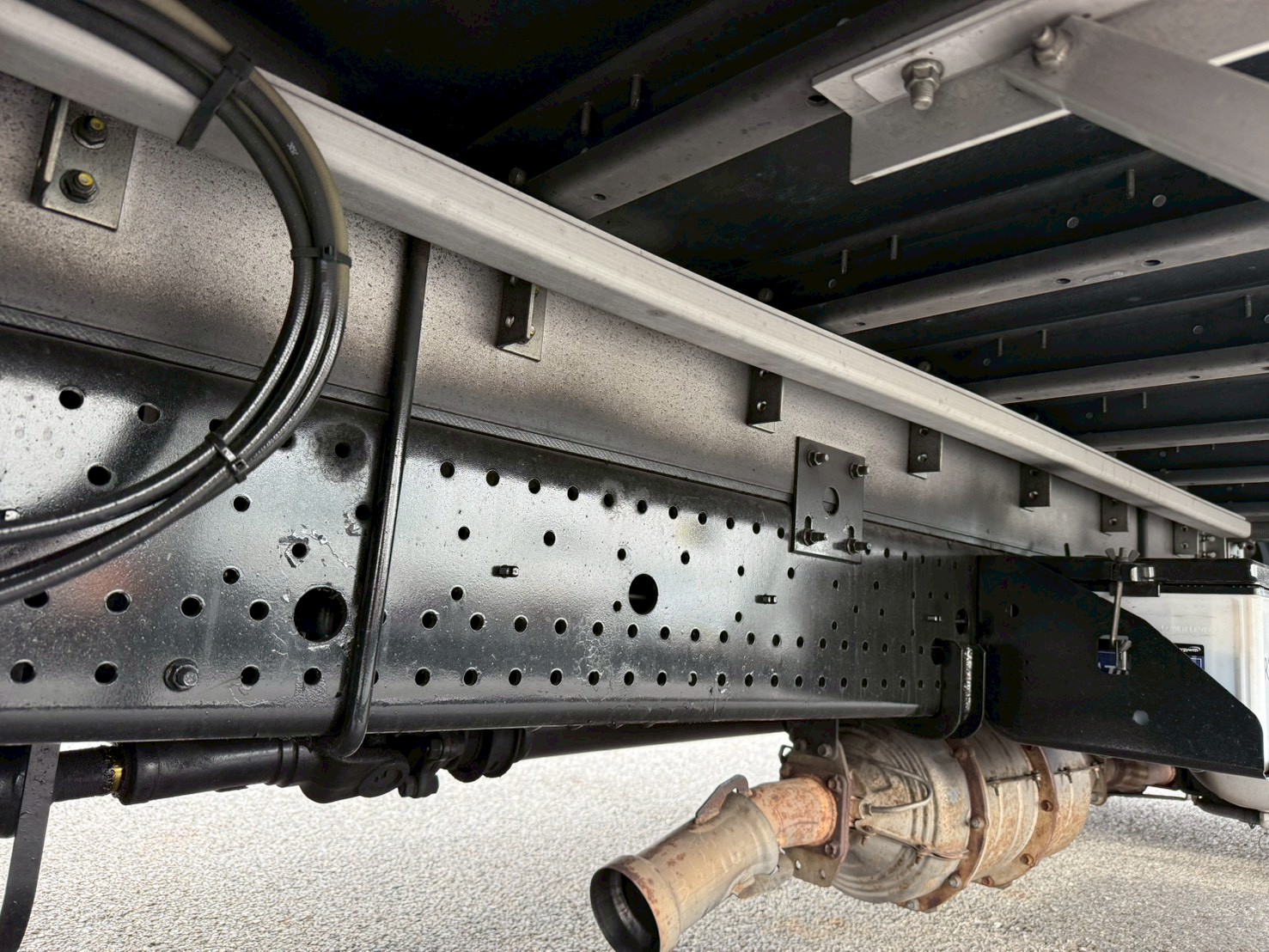 いすゞ 中型ワイド フォワード アルミウィング TKG-FRR90S2