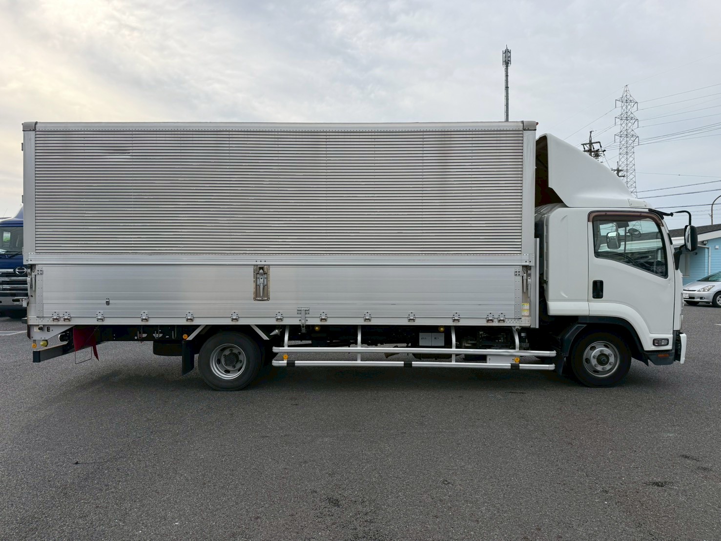 いすゞ 中型ワイド フォワード アルミウィング TKG-FRR90S2