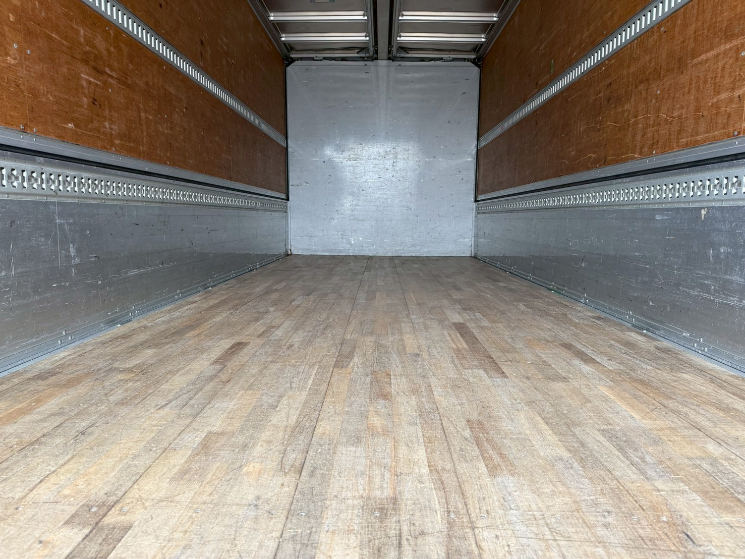 いすゞ 中型ワイド フォワード アルミウィング 2RG-FRR90S2