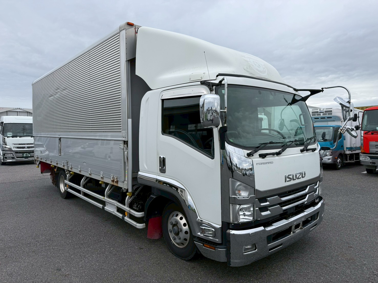 いすゞ 中型ワイド フォワード アルミウィング 2RG-FRR90S2