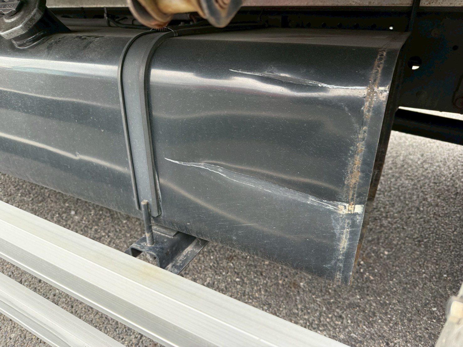 いすゞ 中型ワイド フォワード アルミウィング 2RG-FRR90S2