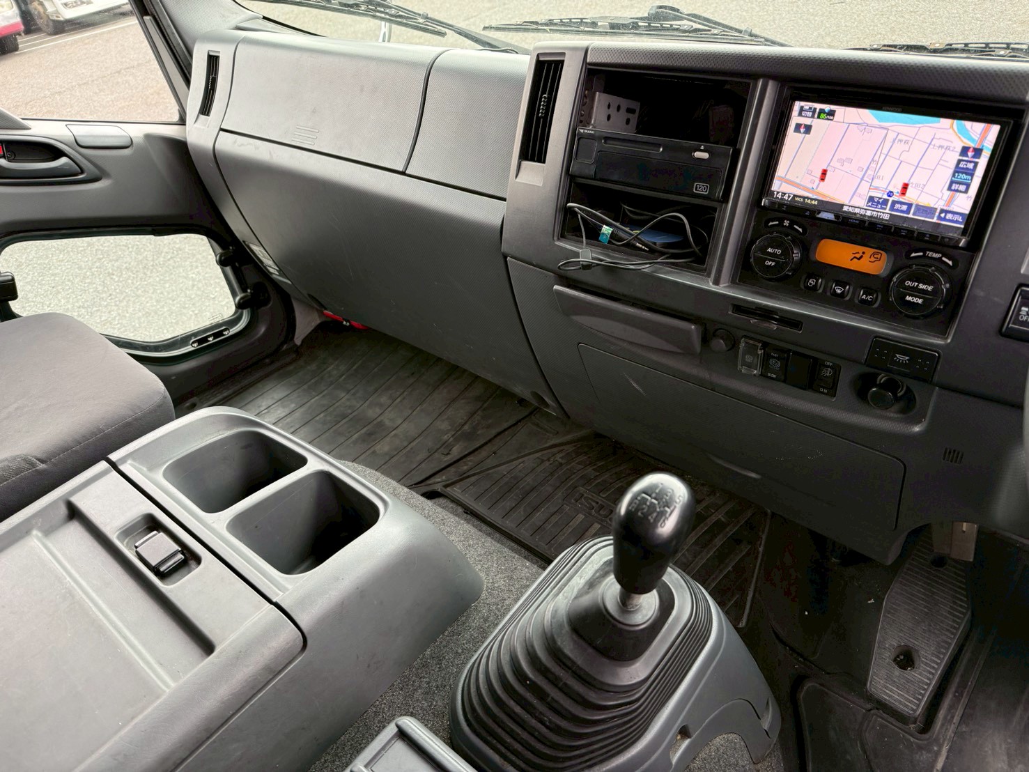 いすゞ 中型ワイド フォワード アルミウィング 2RG-FRR90S2