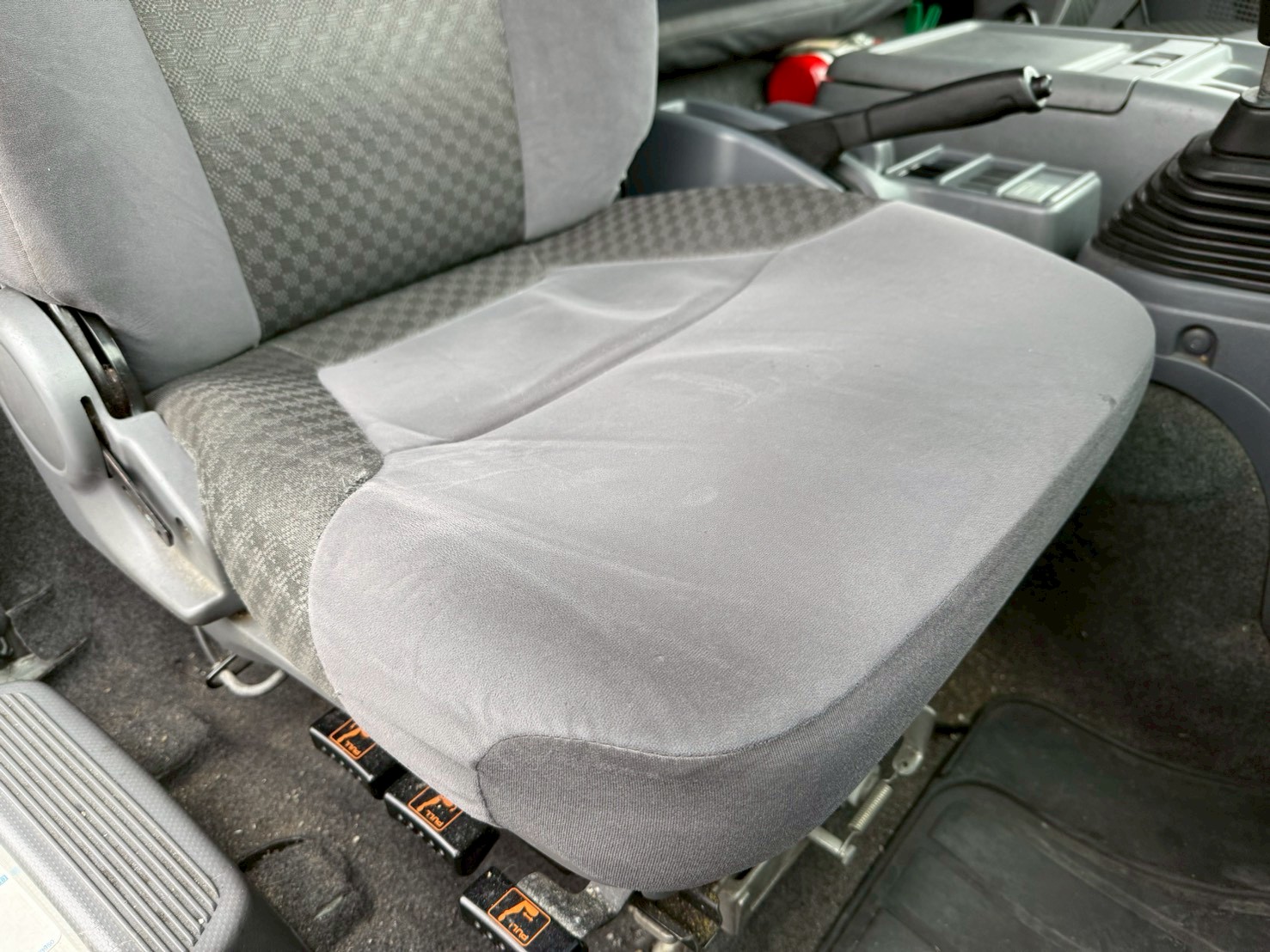 いすゞ 中型ワイド フォワード アルミウィング 2RG-FRR90S2