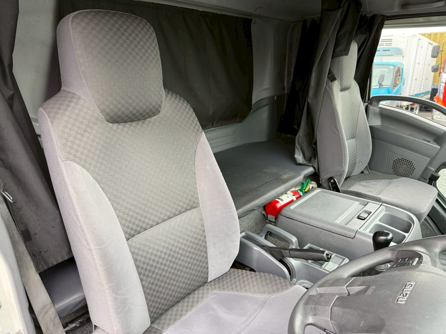 いすゞ 中型ワイド フォワード アルミウィング 2RG-FRR90S2