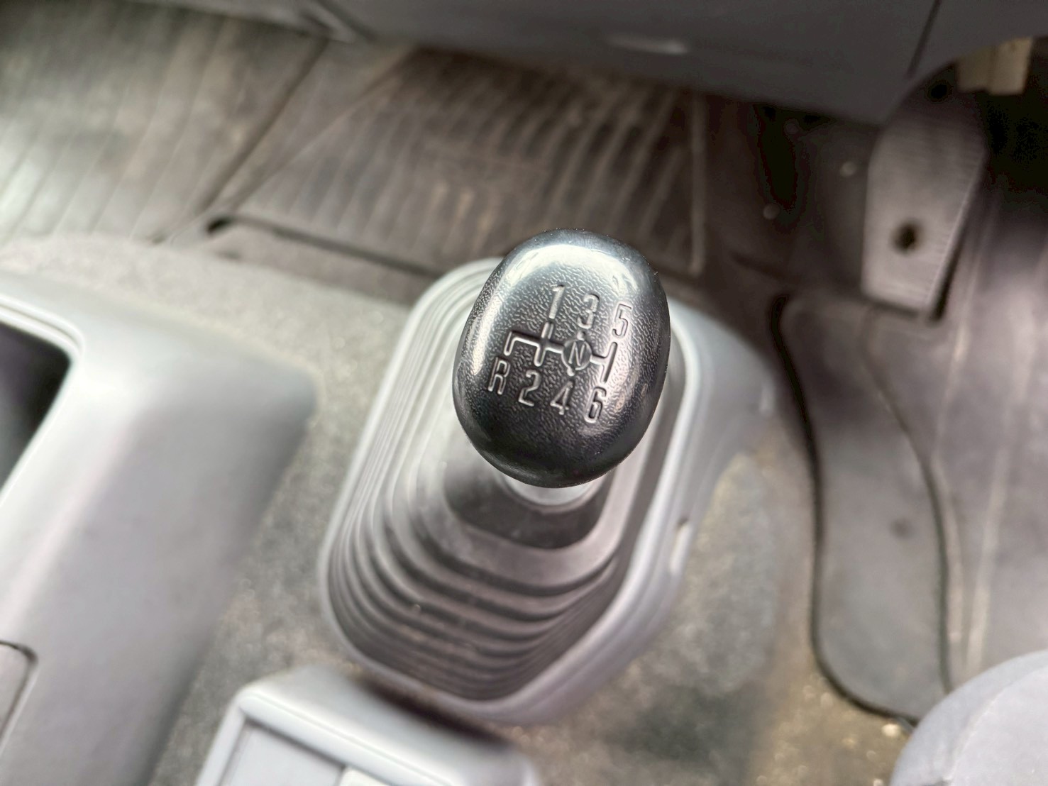 いすゞ 中型ワイド フォワード アルミウィング 2RG-FRR90S2