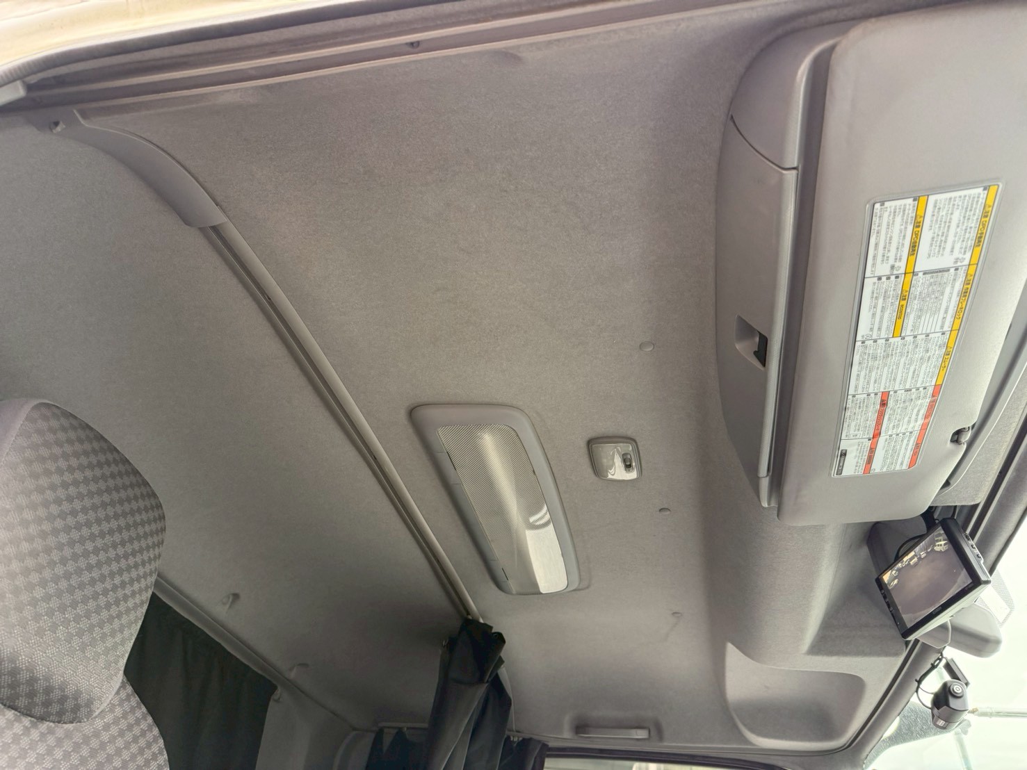 いすゞ 中型ワイド フォワード アルミウィング 2RG-FRR90S2