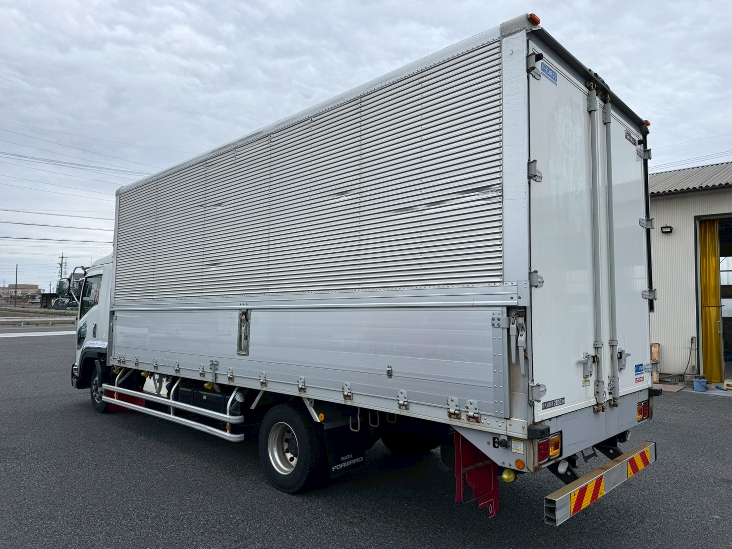 いすゞ 中型ワイド フォワード アルミウィング 2RG-FRR90S2