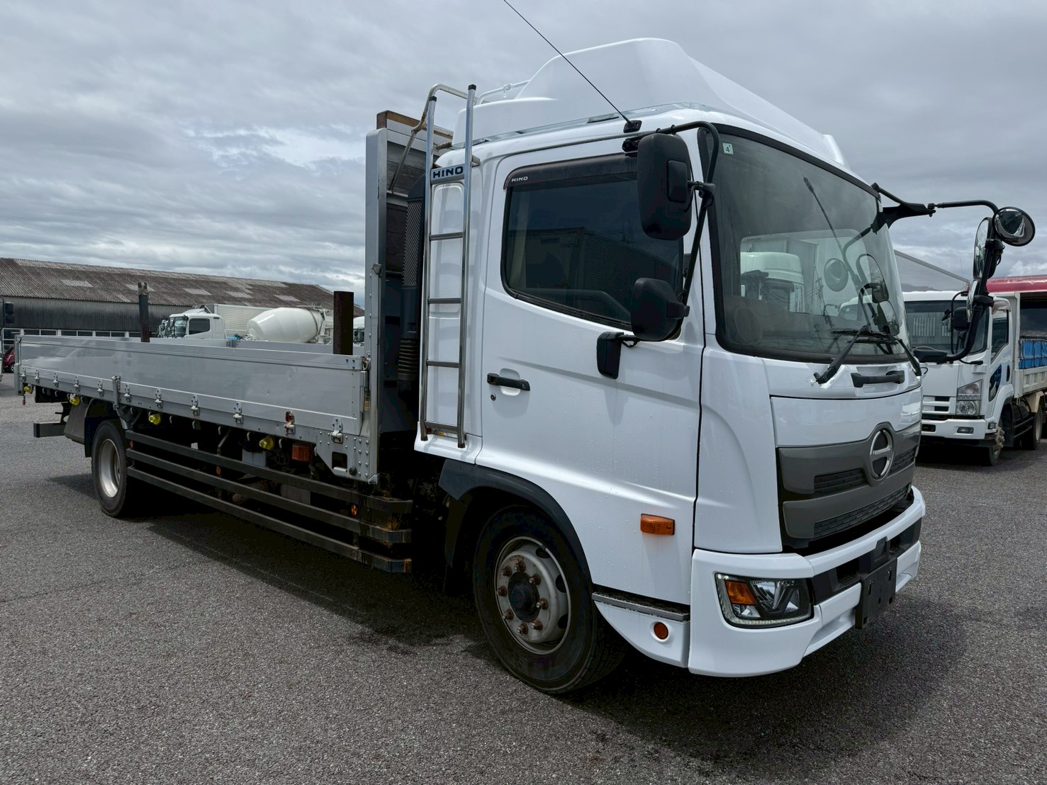日野 中型増トンワイド  平ボディ 2PG-FE2ABG