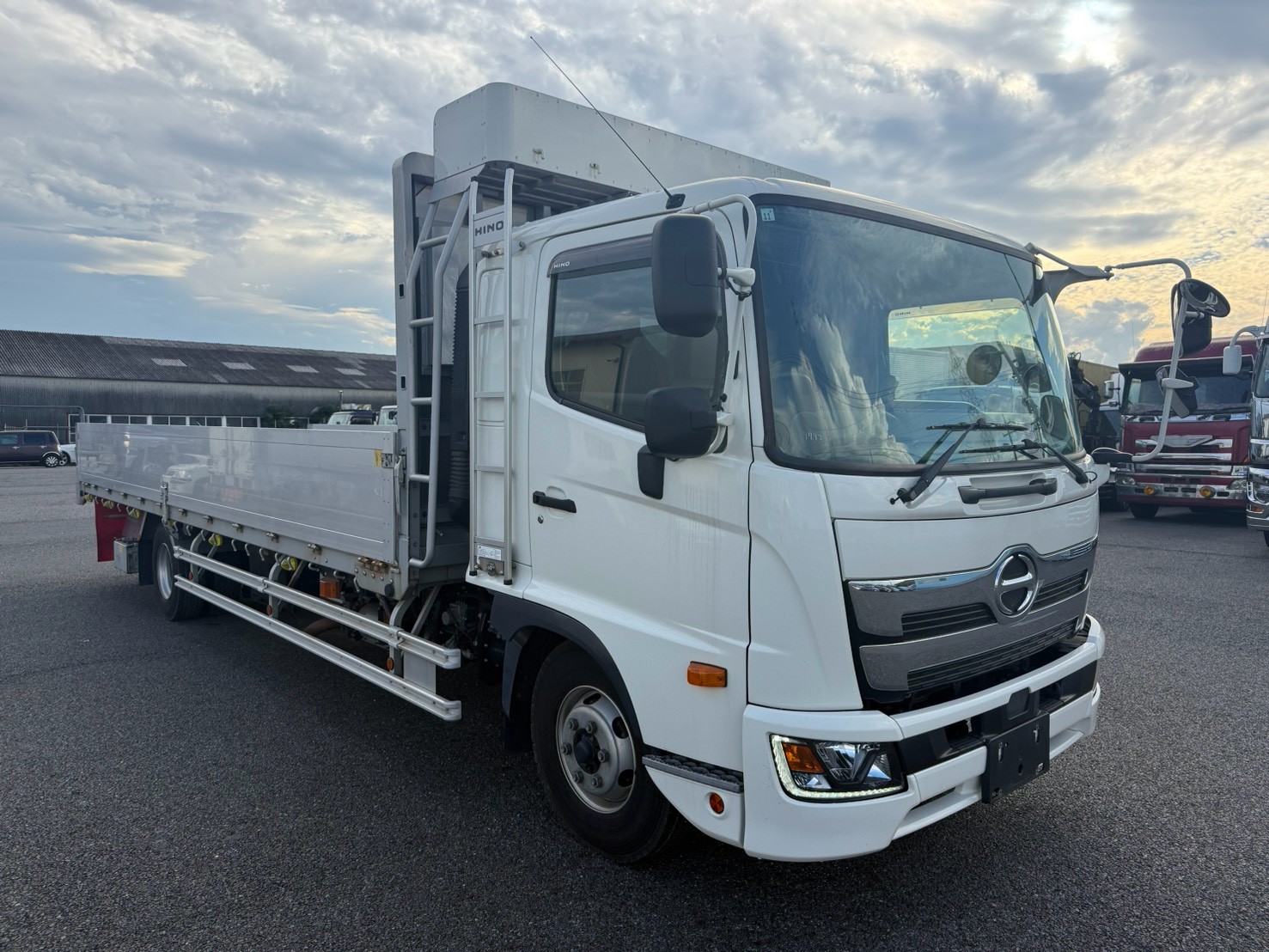 日野 中型増トンワイド レンジャー 平ボディ 2PG-GD2ABG